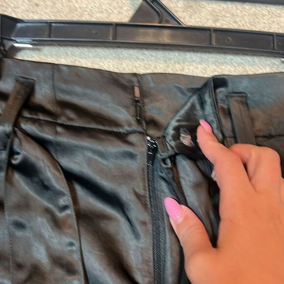 NWOT - SANCTUARY BLACK SATIN SILK HIGHWAISTED SHORTS - S - Picture 4 of 5